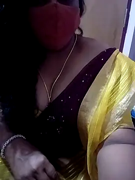 Snapshot of Jessi_25 chatting on 12-20-25, 02:13 Jessi 25 online show from 12-20-25, 02:13