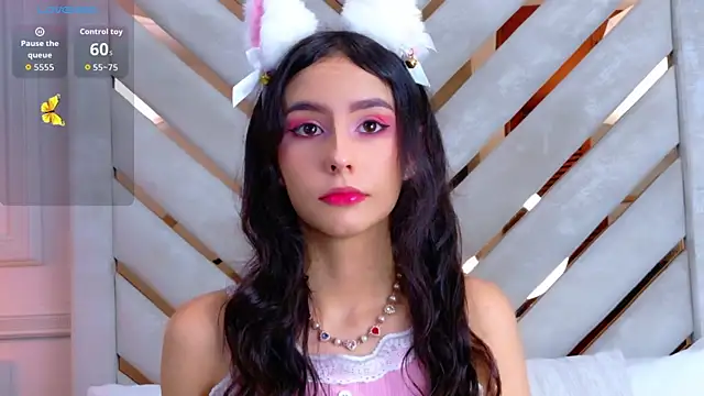 Snapshot of Sarah-Grace chatting on 10-29-25, 02:47 Sarah-Grace online show from 10-29-25, 02:47