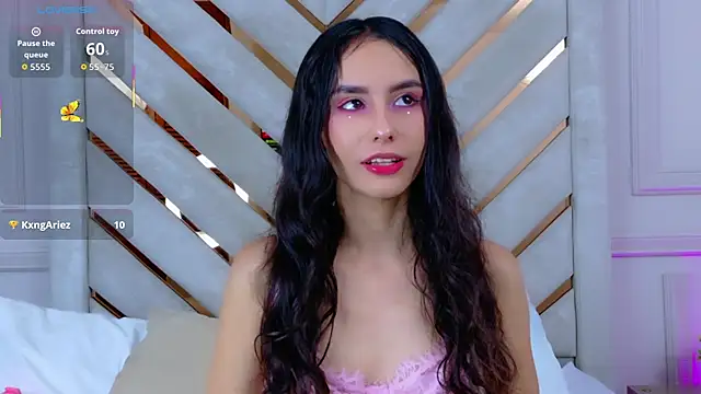 Snapshot of Sarah-Grace chatting on 11-11-25, 02:55 Sarah-Grace online show from 11-11-25, 02:55