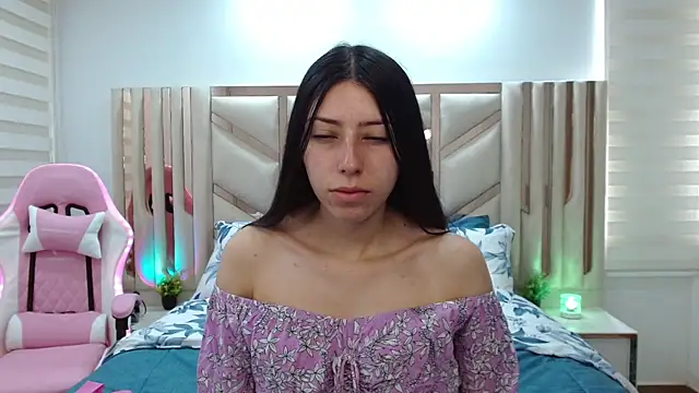 Snapshot of violett_star1 chatting on 12-22-25, 02:14 violett star1 online show from 12-22-25, 02:14