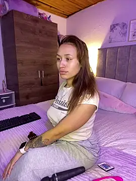 juliana-mancini online show from 10-06-25, 06:16