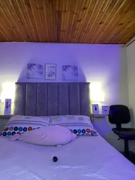 juliana-mancini online show from 10-25-25, 05:51