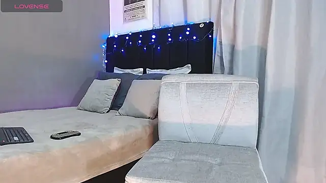 Matteo12  online show from 11-19-25, 03:39