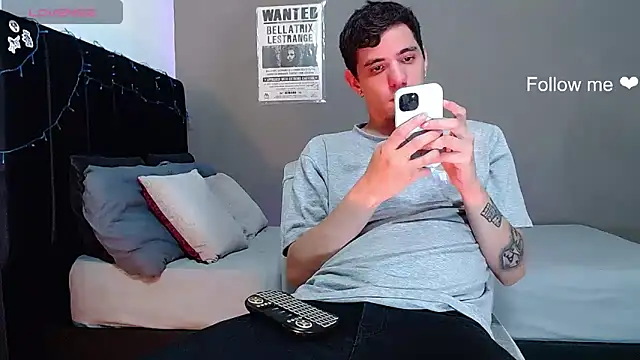 Matteo12  online show from 12-21-25, 04:52