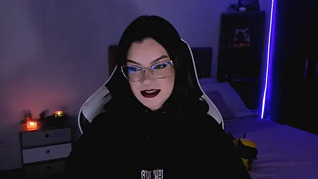 Snapshot of OphelianaRose33 chatting on 09-25-25, 10:35 OphelianaRose33 online show from 09-25-25, 10:35