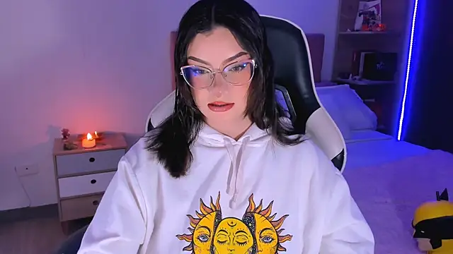 Snapshot of OphelianaRose33 chatting on 10-13-25, 08:20 OphelianaRose33 online show from 10-13-25, 08:20