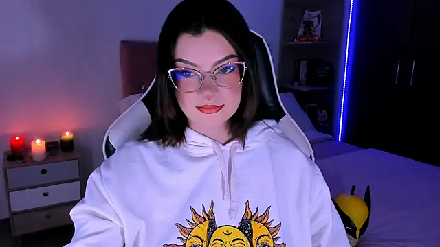 Snapshot of OphelianaRose33 chatting on 10-19-25, 07:25 OphelianaRose33 online show from 10-19-25, 07:25