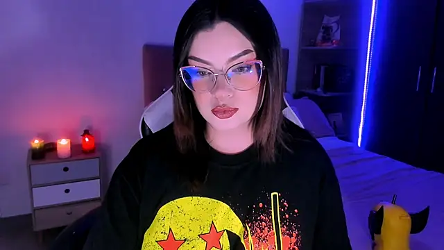 Snapshot of OphelianaRose33 chatting on 12-02-25, 12:27 OphelianaRose33 online show from 12-02-25, 12:27