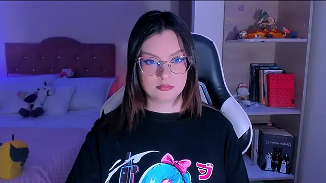 Snapshot of OphelianaRose33 chatting on 02-13-26, 10:39 OphelianaRose33 online show from 02-13-26, 10:39