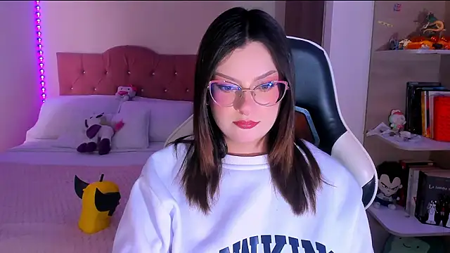 Snapshot of OphelianaRose33 chatting on 02-17-26, 07:20 OphelianaRose33 online show from 02-17-26, 07:20