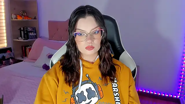 Snapshot of OphelianaRose33 chatting on 06-01-26, 06:20 OphelianaRose33 online show from 06-01-26, 06:20