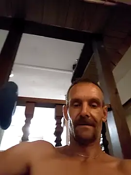 Snapshot of Hungwell1515 chatting on 10-19-25, 02:12 Hungwell1515 online show from 10-19-25, 02:12