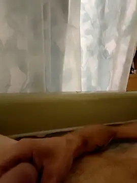 Snapshot of Hungwell1515 chatting on 10-26-25, 09:48 Hungwell1515 online show from 10-26-25, 09:48