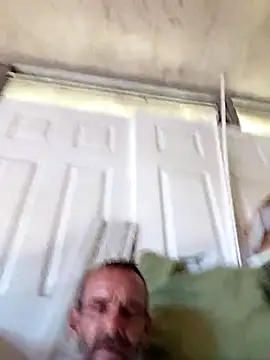 Snapshot of Hungwell1515 chatting on 10-31-25, 05:25 Hungwell1515 online show from 10-31-25, 05:25