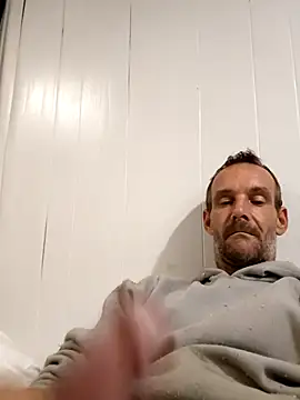 Snapshot of Hungwell1515 chatting on 11-12-25, 01:55 Hungwell1515 online show from 11-12-25, 01:55