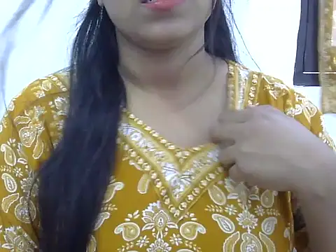 Snapshot of LIYO_ chatting on 09-23-25, 06:05 LIYO  online show from 09-23-25, 06:05