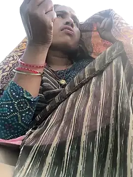 Snapshot of Hot_raaani chatting on 01-19-26, 07:34 Hot raaani online show from 01-19-26, 07:34