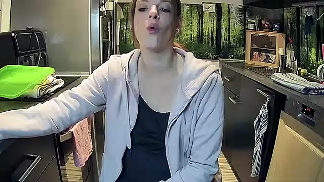 Snapshot of SexyMilf_37 chatting on 10-07-25, 08:39 SexyMilf 37 online show from 10-07-25, 08:39