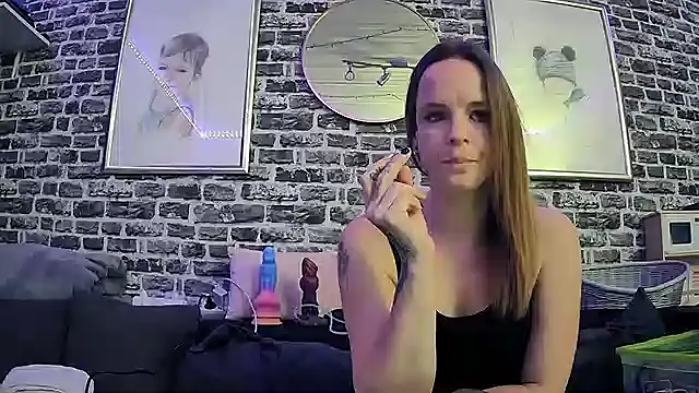 Snapshot of SexyMilf_37 chatting on 10-28-25, 09:06 SexyMilf 37 online show from 10-28-25, 09:06