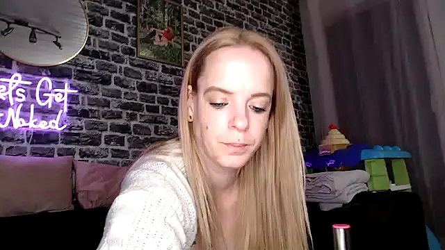 Snapshot of SexyMilf_37 chatting on 11-23-25, 08:41 SexyMilf 37 online show from 11-23-25, 08:41