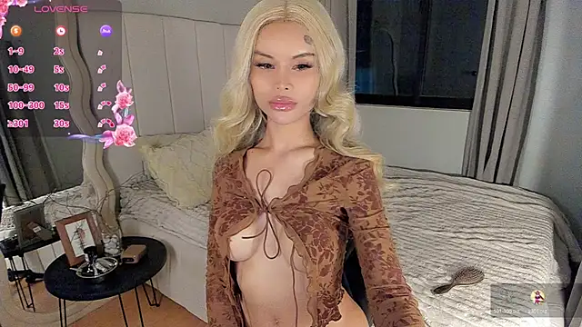 LUUVRRI 21 online show from 04-05-26, 04:04