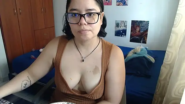 Snapshot of saenz_eymi chatting on 09-09-25, 04:50 saenz eymi online show from 09-09-25, 04:50