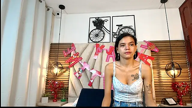 Snapshot of Cinthiabaker chatting on 09-25-25, 11:47 Cinthiabaker online show from 09-25-25, 11:47