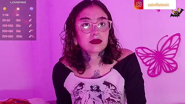 Snapshot of vainilla_doll chatting on 11-13-25, 04:50 vainilla doll online show from 11-13-25, 04:50