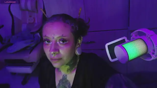 Snapshot of vainilla_doll chatting on 02-08-26, 12:14 vainilla doll online show from 02-08-26, 12:14