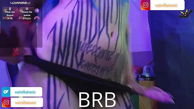 Snapshot of vainilla_doll chatting on 03-01-26, 02:02 vainilla doll online show from 03-01-26, 02:02