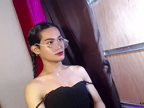 Snapshot of bellalot chatting on 09-27-25, 03:00 bellalot online show from 09-27-25, 03:00