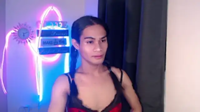 Snapshot of bellalot chatting on 10-13-25, 03:23 bellalot online show from 10-13-25, 03:23