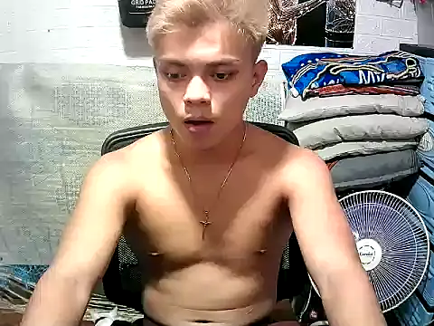 Snapshot of Pinoy_slutcummer69 chatting on 06-03-26, 08:17 Pinoy slutcummer69 online show from 06-03-26, 08:17