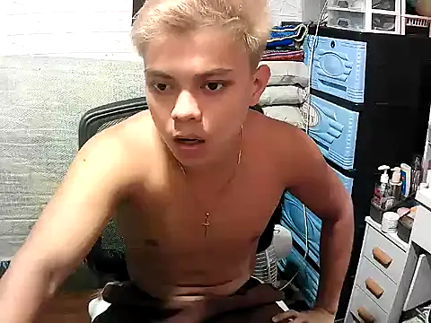 Snapshot of Pinoy_slutcummer69 chatting on 06-06-26, 08:30 Pinoy slutcummer69 online show from 06-06-26, 08:30