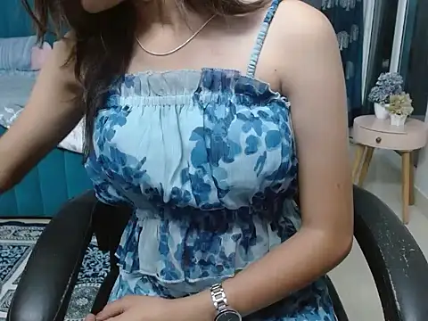 Snapshot of Urlove_lily chatting on 09-23-25, 02:42 Urlove lily online show from 09-23-25, 02:42