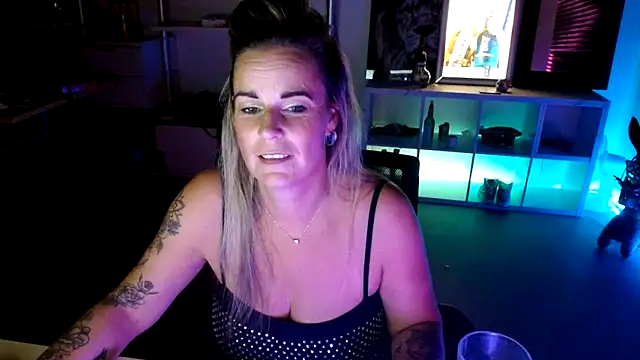 Mrs-Aurora online show from 10-16-25, 09:16