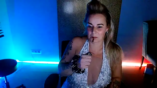 Mrs-Aurora online show from 11-25-25, 07:58