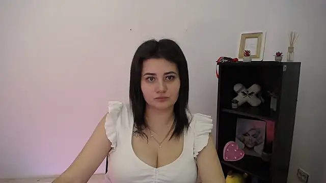 Katrin kiss  online show from 12-22-25, 02:03