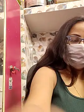 Snapshot of nisha_1110 chatting on 04-12-26, 02:33 nisha 1110 online show from 04-12-26, 02:33