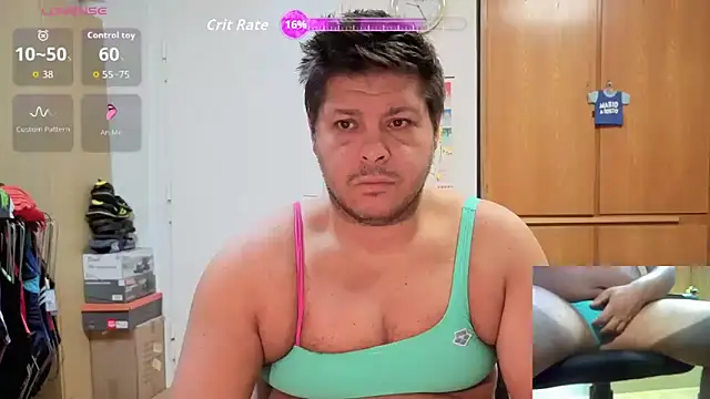 Snapshot of Badeanzug chatting on 09-14-25, 07:24 Badeanzug online show from 09-14-25, 07:24