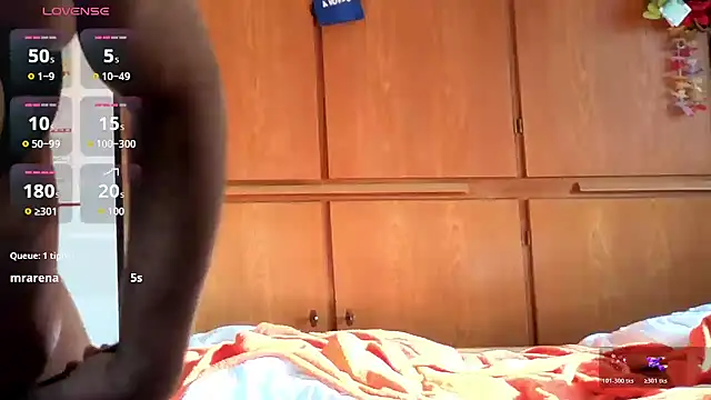 Snapshot of Badeanzug chatting on 10-31-25, 01:12 Badeanzug online show from 10-31-25, 01:12