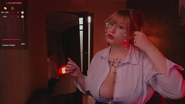 Snapshot of Morvelyn chatting on 09-12-25, 02:22 Morvelyn online show from 09-12-25, 02:22