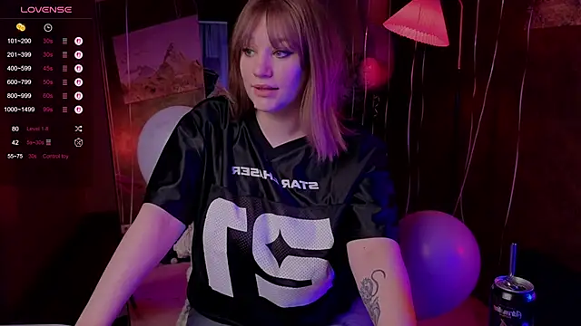 Snapshot of Morvelyn chatting on 10-20-25, 06:19 Morvelyn online show from 10-20-25, 06:19