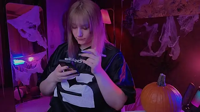 Snapshot of Morvelyn chatting on 10-26-25, 05:30 Morvelyn online show from 10-26-25, 05:30