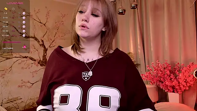 Snapshot of Morvelyn chatting on 11-25-25, 02:39 Morvelyn online show from 11-25-25, 02:39