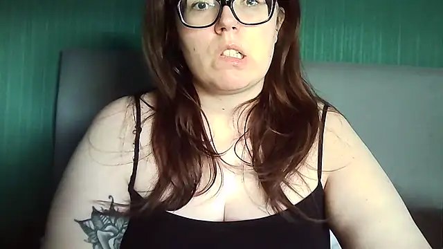 Snapshot of Curvy-BellaX chatting on 10-08-25, 03:20 Curvy-BellaX online show from 10-08-25, 03:20