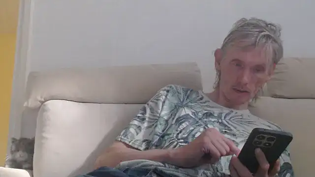 Snapshot of k74robert chatting on 11-01-25, 01:02 k74robert online show from 11-01-25, 01:02