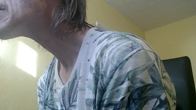 Snapshot of k74robert chatting on 11-14-25, 09:41 k74robert online show from 11-14-25, 09:41