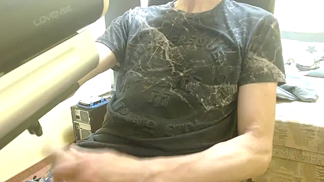 Snapshot of k74robert chatting on 11-19-25, 05:46 k74robert online show from 11-19-25, 05:46