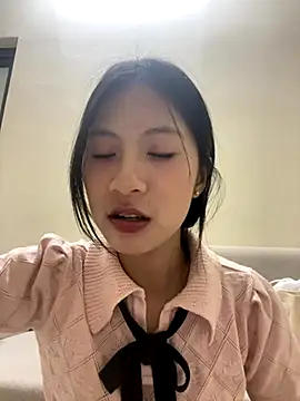 Snapshot of Lil-Gi chatting on 09-19-25, 04:40 Lil-Gi online show from 09-19-25, 04:40